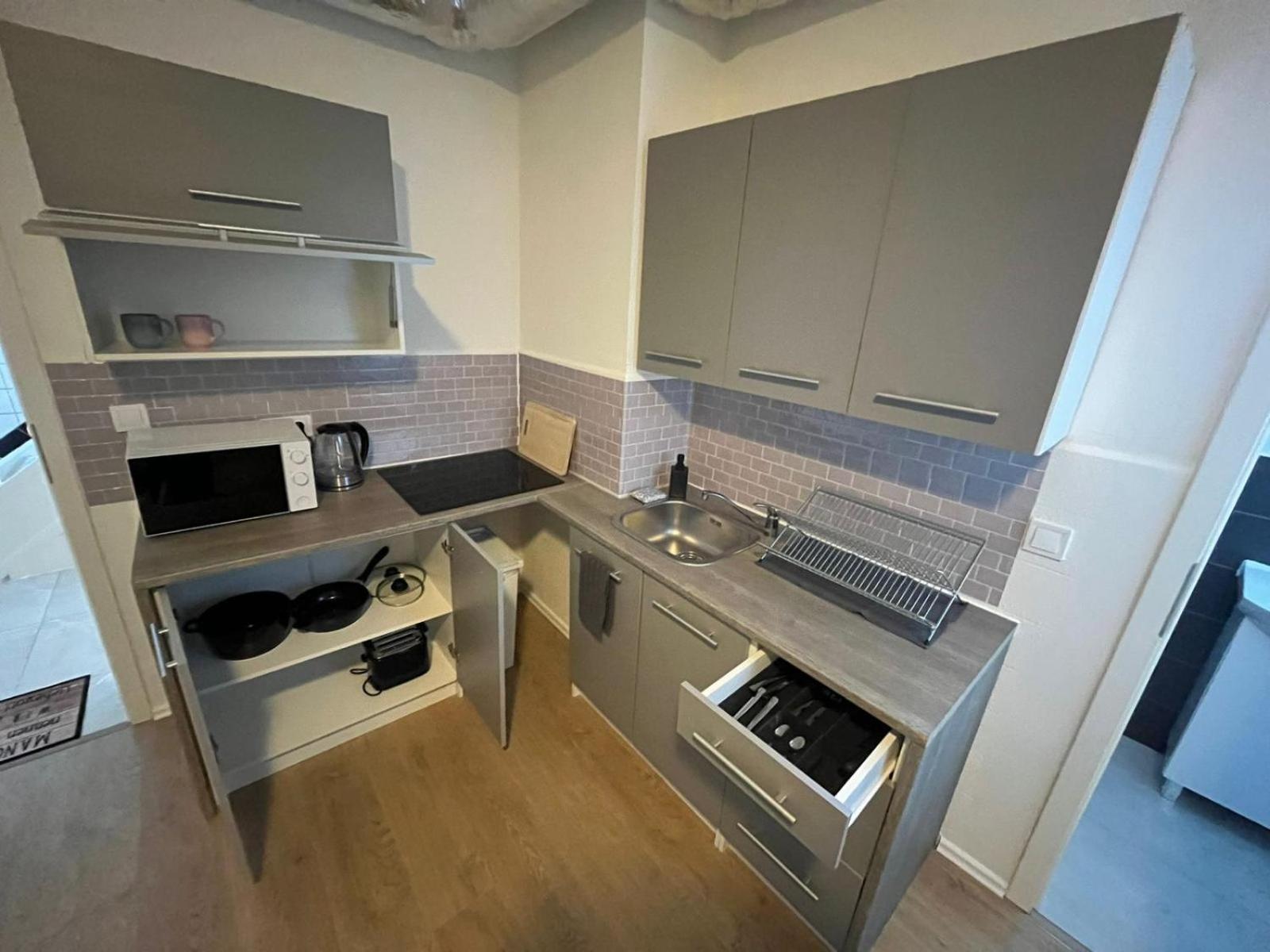 In - Cozystays Apartment